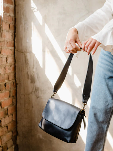 Perry Shoulder Crossbody: Black
