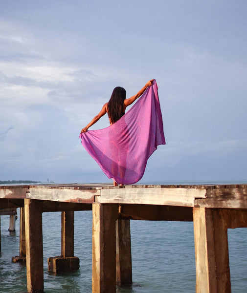 Kalo Pareo Coverup: Neon