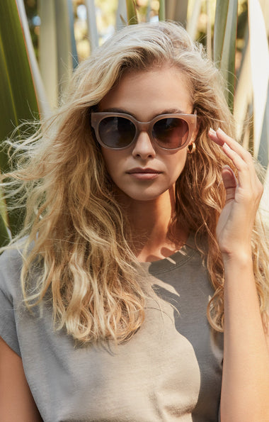 Lunch Date: Taupe
